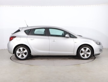 Opel Astra J Hatchback 5d 1.6 Twinport ECOTEC 115KM 2010 Opel Astra 1.6 16V, Salon Polska, Klima, zdjęcie 5