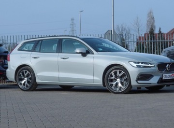 Volvo V60 II  2024 Volvo V60 2,0T 177 aut Hak Ogrz,Kier.+4xFotele Kamera DVD DAB NFC perła ACC, zdjęcie 2