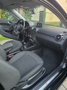 Audi A1 I Hatchback 3d 1.6 TDI 90KM 2014 Audi A1 3-drzwiowe S-LINE ASO navi grz. fotele klima ALU 17 2xkola g, zdjęcie 10