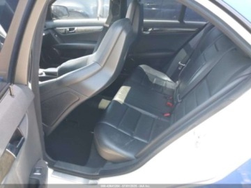Mercedes Klasa C W204 2008 Mercedes-Benz Klasa C 63 AMG 2008 6.3l 6.3 Benzyna 451KM, zdjęcie 12