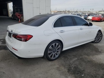 Mercedes Klasa E W213 2022 Mercedes-Benz Klasa E 350 2022 2.0l 2.0 Benzyna 255KM, zdjęcie 3
