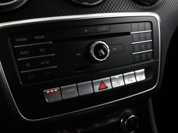 Mercedes Klasa A W176 Hatchback 5d Facelifting 200 156KM 2016 Mercedes A 200 156KM automat navi półskóra PDC, zdjęcie 24