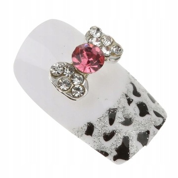 10 ювелирных изделий из сплава со стразами