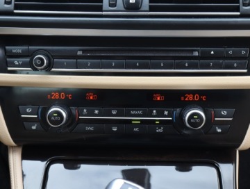 BMW Seria 5 F10-F11 Touring Facelifting 520d 190KM 2016 BMW 5 520d, Salon Polska, 187 KM, 4X4, Automat, zdjęcie 15