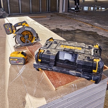 СТРОИТЕЛЬНОЕ РАДИО DEWALT 18 В Bluetooth FM AUX TOUGHSYSTEM DWST1-81078