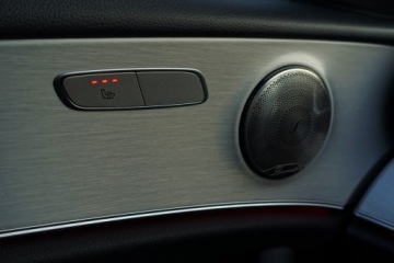 Mercedes Klasa E W213 Limuzyna Facelifting 2.0 E220d 194KM 2021 Mercedes-Benz Klasa E 4Matic Kamera Czujniki park Tempomat Asyst. mart, zdjęcie 18