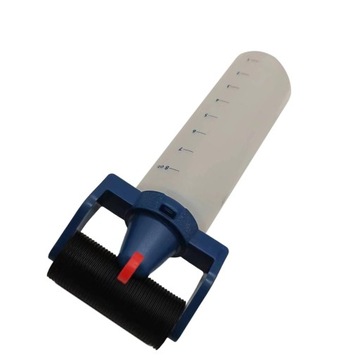 Бутылка с роликовым аппликатором клея для портативного использования.