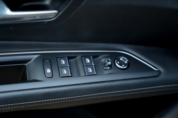 Peugeot 3008 II Plug-In Hybrid Facelifting 1.6 HYBRID4 300KM 2022 Peugeot 3008 GT full led skóra masaze ACC kamera, zdjęcie 17