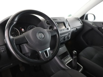Volkswagen Tiguan I SUV Facelifting 1.4 TSI BlueMotion Technology 125KM 2015 Volkswagen Tiguan klima auto czujniki parkowania, zdjęcie 13