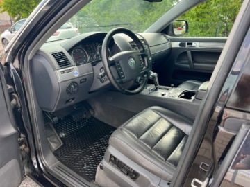 Volkswagen Touareg I 3.0 TDI 225KM 2006 Volkswagen Touareg V6 4X4 AUTOMAT SKORY PARKTRONIC NAWIGACJA SOLARDACH EL., zdjęcie 4