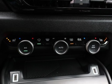 Citroen C4 III SUV 1.2 PureTech 130KM 2021 Citroen C4 1.2 PureTech, Salon Polska, Klima, zdjęcie 16