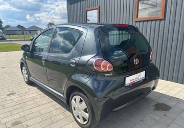 Toyota Aygo I Hatchback 5d Facelifting 1.0 VVT-i 68KM 2012 Toyota Aygo 5-cio drzwiowa, Klimatyzacja, Model po Liftingu Benzyna 68KM, zdjęcie 2
