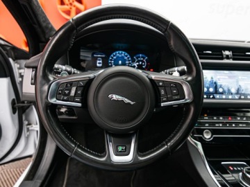 Jaguar XF II Sedan 2.0 i4D 240KM 2019 JAGUAR XF 2.0 AWD R-Sport aut Sedan 241KM 2019, zdjęcie 13