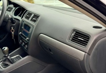 Volkswagen Jetta VI Sedan Facelifting 2.0 TDI 110KM 2016 Volkswagen Jetta Volkswagen Jetta 2.0 TDI DPF BMT Comfortline 2.0 Diesel, zdjęcie 15