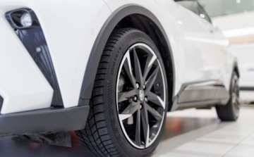 Toyota C-HR I Crossover Facelifting 2.0 Hybrid Dynamic Force 184KM 2023 Toyota C-HR 2.0 C-HR GR Sport 2.0 Hybryda 184KM, zdjęcie 12