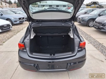 Opel Astra K Hatchback 5d 1.6 CDTI 95KM 2016 Opel Astra 1,6 cdti klima elektryka wspomaganie alu navi oplacona 1.6, zdjęcie 19