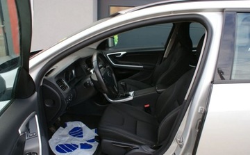 Volvo V60 I Kombi Facelifting 2.0 D2 DRIVE-E 120KM 2018 Volvo V60 Volvo V60 D2 Drive-E Momentum 2.0 Diesel 120KM, zdjęcie 4