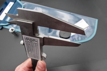 Suwmiarka analogowa 300 mm ze śrubą blokującą Limit 26700708