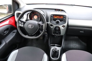 Toyota Aygo II Hatchback 5d 1.0 VVT-i 69KM 2014 Toyota Aygo 1.0 VVT-i, Salon Polska, Klima, zdjęcie 6