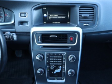 Volvo V60 I Kombi Facelifting 1.6 D2 115KM 2014 Volvo V60 D2, Navi, Klima, Klimatronic, Tempomat, zdjęcie 11
