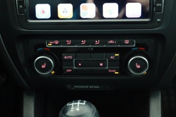 Volkswagen Jetta VI Sedan 1.6 TDI CR DPF 105KM 2012 VW Jetta 1.6 TDI, Salon Polska, Klima, zdjęcie 11