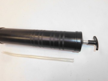 ВСАСЫВАЮЩИЙ ШПРИЦ ДЛЯ МАСЛА 0,5 Л YT-0708