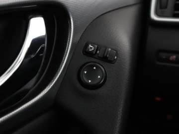 Nissan Qashqai II Crossover Facelifting 1.3DIG-T 140KM 2019 Nissan Qashqai klima auto navi kamera i czujniki, zdjęcie 32