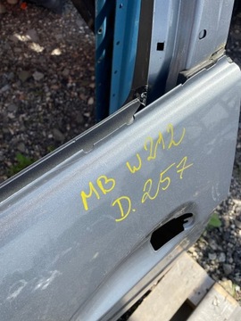 DVEŘE LEVÉ PŘEDNÍ MERCEDES E TŘÍDA W212 LEVÝ