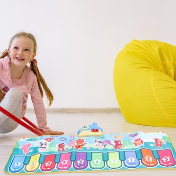 Ковер с фортепианной клавиатурой