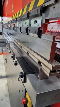 AMADA HFB 170t x 4100 6-осевой листогибочный пресс с ЧПУ