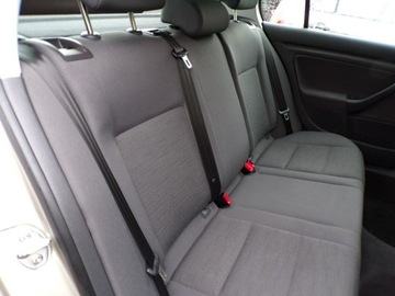 Volkswagen Golf V Hatchback 1.6 i 102KM 2005 Volkswagen Golf Klimtronic / 1.6 MPI / 102 KM / 5, zdjęcie 19