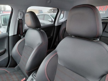 Peugeot 2008 I SUV Facelifting 1.2 PureTech 130KM 2017 Peugeot 2008 GT-Line Navi Kamera Klimatronik Grip Control Sensor PDC Alu, zdjęcie 11