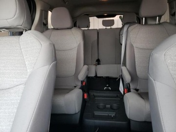 Toyota Sienna III 2023 Toyota Sienna 2023, 2.5L, LE, porysowany lakier 2.5 Benzyna 189KM, zdjęcie 8