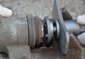 КОМПЛЕКТ ДЛЯ СНЯТИЯ ТОРМОЗНОГО ПОРШНЯ