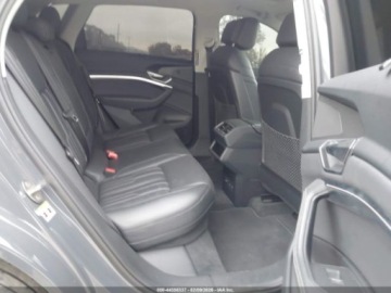 Audi Q8 2024 Audi Q8 e-tron E-TRON PRESTIGE QUATTRO, 2024r., 4x4, Elektryczny 355KM, zdjęcie 9