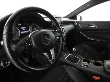 Mercedes Klasa A W176 Hatchback 5d 1.6 180 BlueEFFICIENCY 122KM 2014 Mercedes A 180 klimatyzacja półskóra kamera, zdjęcie 13