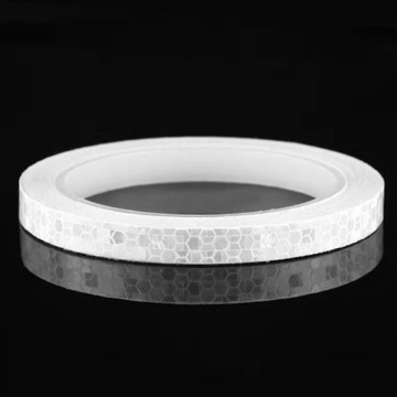 ЛЕНТА СВЕТООТРАЖАЮЩАЯ САМОКЛЕЯЩАЯСЯ ПРЕДУПРЕЖДАЮЩАЯ ДЛЯ ВЕЛОСИПЕДНО-МОТОШЛЕМА, БЕЛАЯ 8М