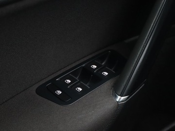 Volkswagen Golf VII Hatchback 3d 1.4 TSI BlueMotion Technology 125KM 2016 VW Golf 1.4 TSI, Salon Polska, Xenon, Bi-Xenon, zdjęcie 18