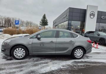 Opel Astra J Sedan 1.4 Turbo ECOTEC 140KM 2019 Opel Astra Opel Astra 1.4 Benzyna 140KM, zdjęcie 2