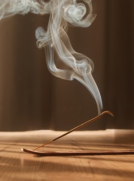 Автомобильный ароматизатор, автомобильные духи, освежитель автомобиля из дерева.