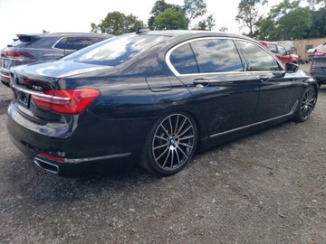 BMW Seria 7 G11-G12 2016 BMW Seria 7 750XI 2016 4.4l 4.4 Benzyna 445KM, zdjęcie 3