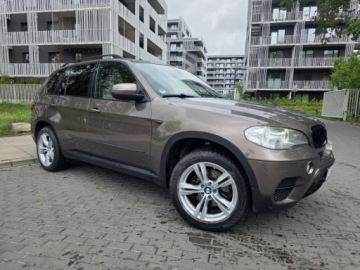 BMW X5 E70 SUV Facelifting xDrive40d 306KM 2011 BMW X5 (E70) xDrive40d 3.0l diesel 306KM Fabryczny lakier 7 osobowy