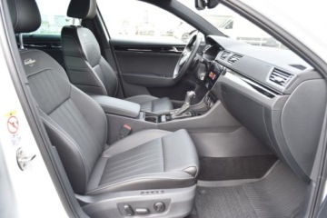 Skoda Superb III Kombi Facelifting 2.0 TSI 190KM 2023 Skoda Superb SalonPL 2.0TSI 190KM DSG COMBI LK Kessy ACC Podg.szyba Canton, zdjęcie 36