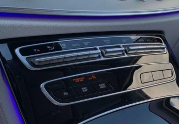Mercedes Klasa E W213 Kombi Plug-in Facelifting 2.0 E300de 306KM 2021 Mercedes-Benz Klasa E 2.0 D 306KM PHEV PLUG-IN 4MATIC FV MARZA Serwis ASO, zdjęcie 17