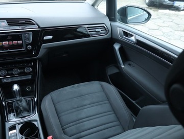 Volkswagen Touran III 1.8 TSI 180KM 2016 VW Touran 1.8 TSI, Salon Polska, Serwis ASO, zdjęcie 7