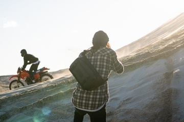 Torba fotograficzna Wandrd Rogue Sling 9 l czarna