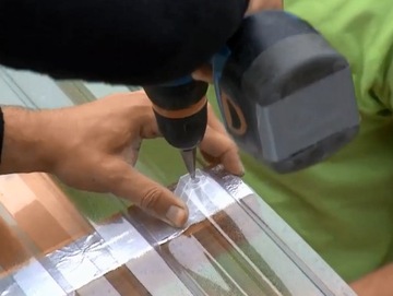 Набор из 20 шурупов и шайб для плит ПВХ.