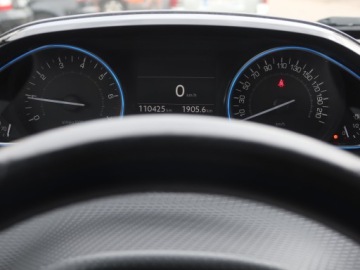 Peugeot 2008 I SUV 1.2 PureTech 110KM 2015 Peugeot 2008 1.2 PureTech, Salon Polska, zdjęcie 10