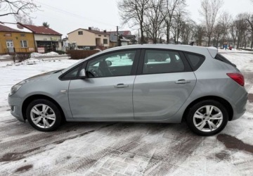 Opel Astra J GTC 1.7 CDTI ECOTEC 130KM 2013 Opel Astra Opel Astra 1.7 CDTI DPF Active 1.7 Diesel 130KM, zdjęcie 4