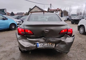 Opel Astra J Sedan 1.6 Twinport ECOTEC 115KM 2016 Opel Astra 2016r, 1.6 Benzyna. SALON POLSKA. Uszkodzony tyl. Jezdzi. 1.6, zdjęcie 16
